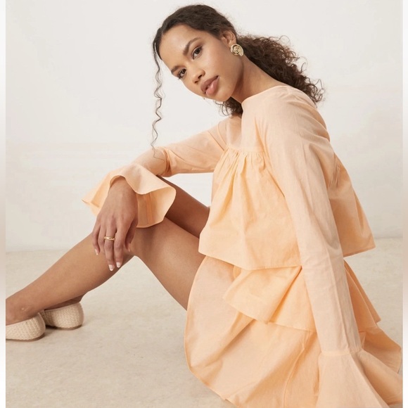 $65 NWT ASOS DESIGN cotton ruffle cutout romper in peach US 4 - Picture 3 of 3